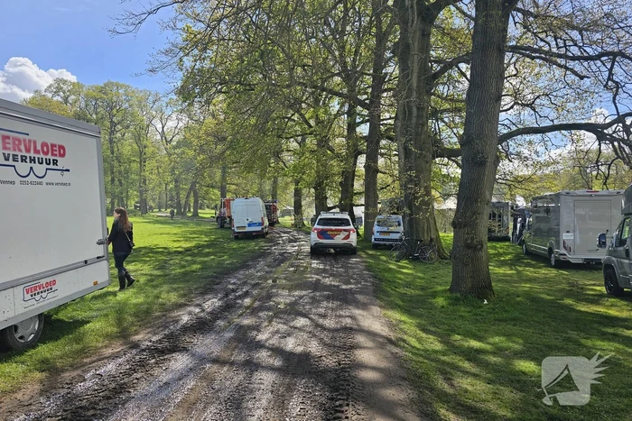 Frietkraam op evenement terrein zwart geblakerd na brand