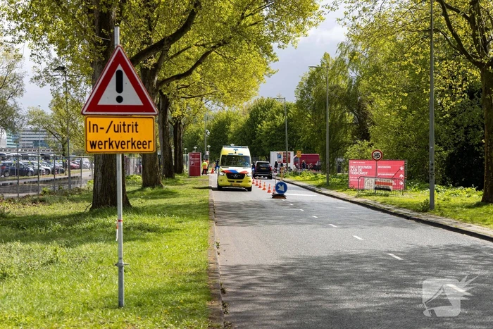 Keepster AZ naar ziekenhuis na harde botsing in wedstrijd met Ajax