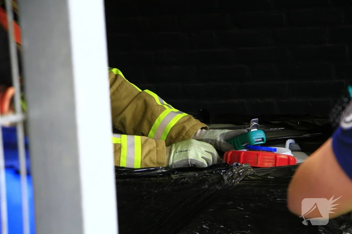 Brandweer verricht metingen in fietsenhok