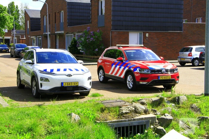 Brandweer verricht metingen in fietsenhok