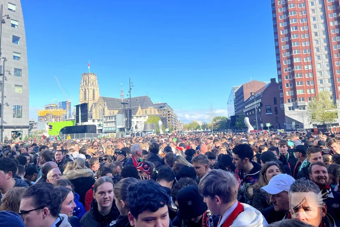 Huldiging plein loopt vol met Feyenoord-fans