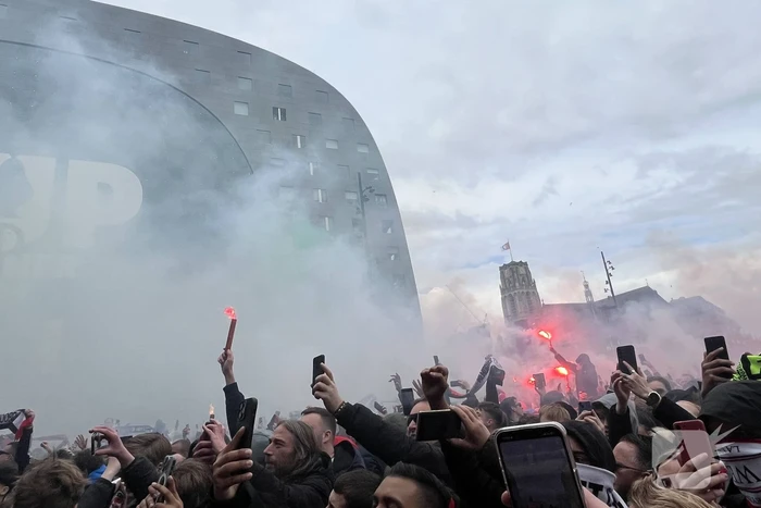 Huldiging plein loopt vol met Feyenoord-fans