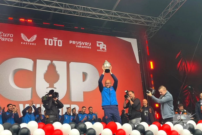 Huldiging plein loopt vol met Feyenoord-fans