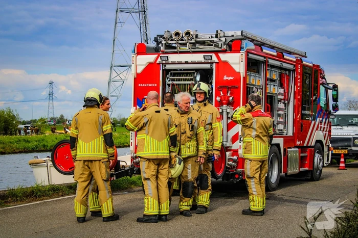 Brand motorcompartiment van sloep