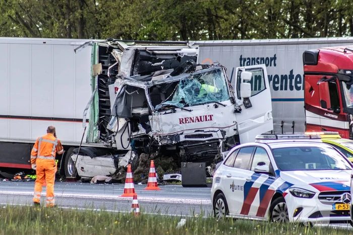 Meerdere gewonden bij aanrijding tussen drie vrachtwagens