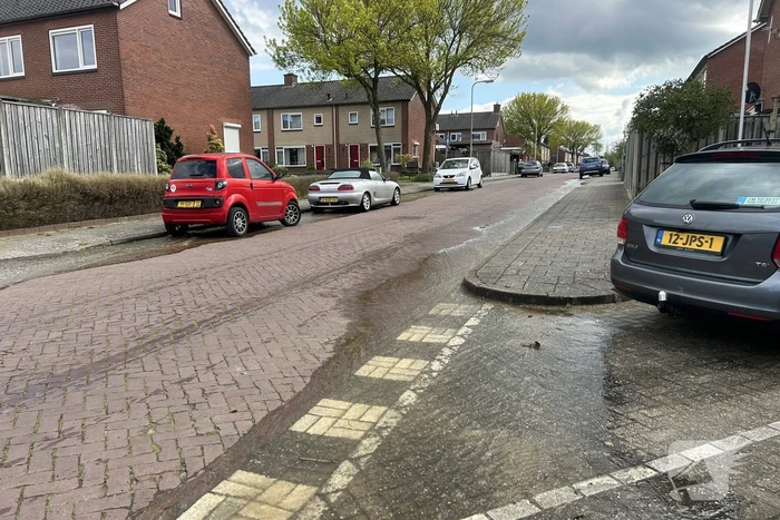 Geknapte waterleiding zet straat blank