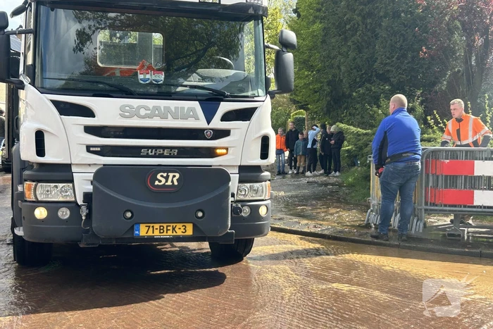 Geknapte waterleiding zet straat blank