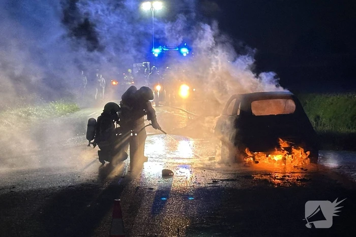 Auto volledig uitgebrand