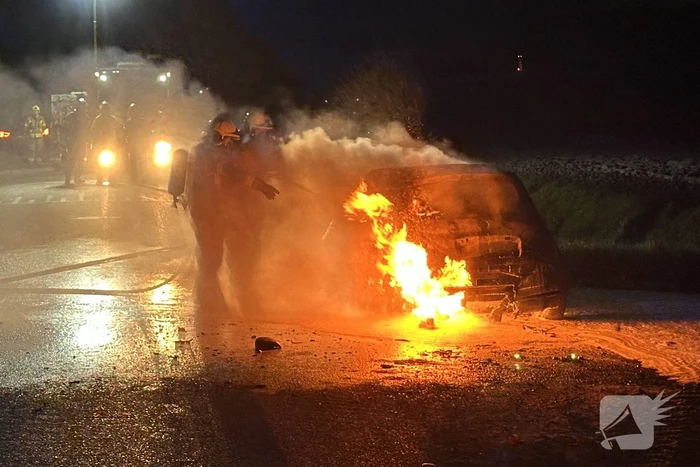 Auto volledig uitgebrand
