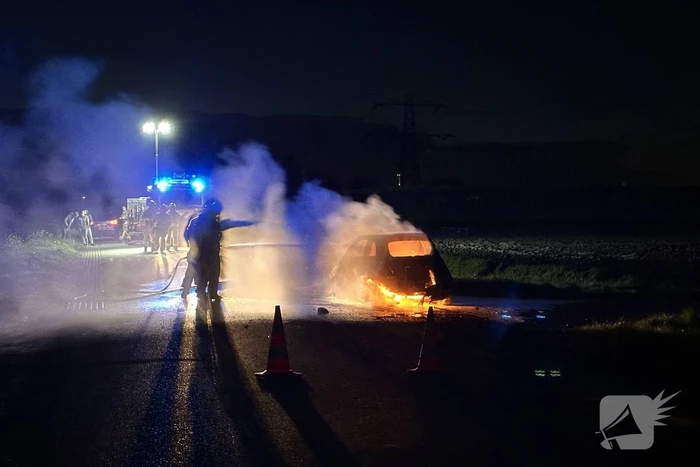 Auto volledig uitgebrand