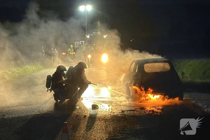 Auto volledig uitgebrand