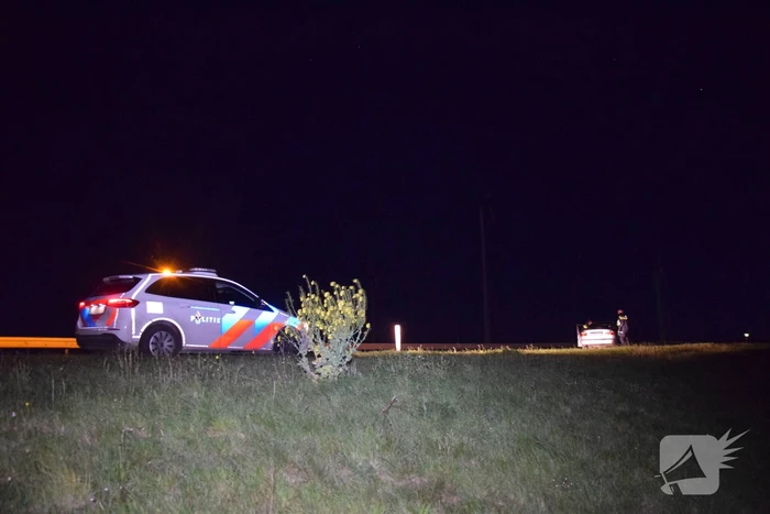 Dronken bestuurder loopt ijskoude Oosterschelde in na controle