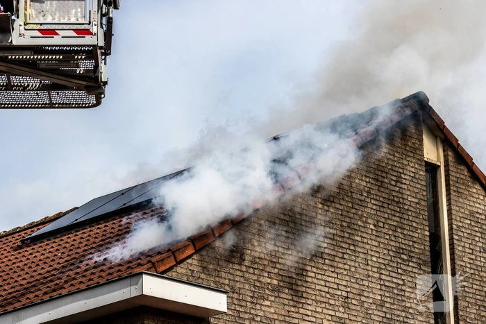 Veel rookontwikkeling bij uitslaande woningbrand