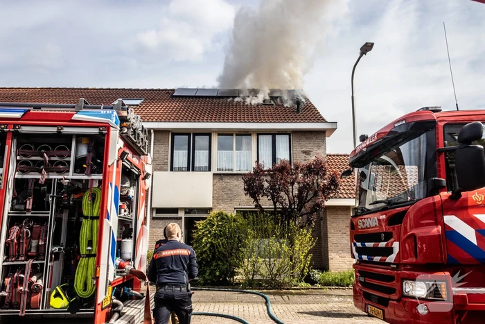 Veel rookontwikkeling bij uitslaande woningbrand