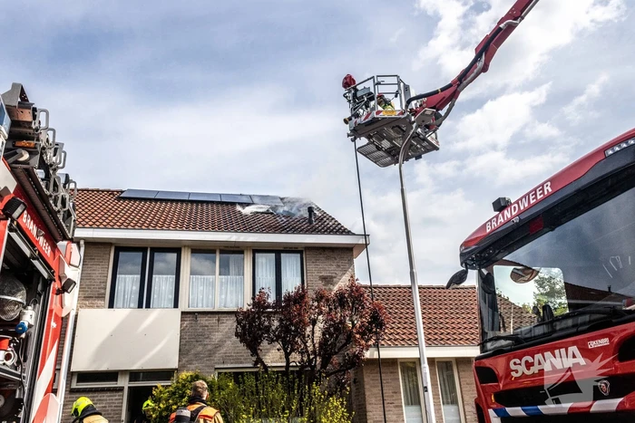 Veel rookontwikkeling bij uitslaande woningbrand
