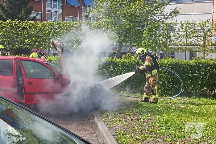 Veel rookontwikkeling bij autobrand