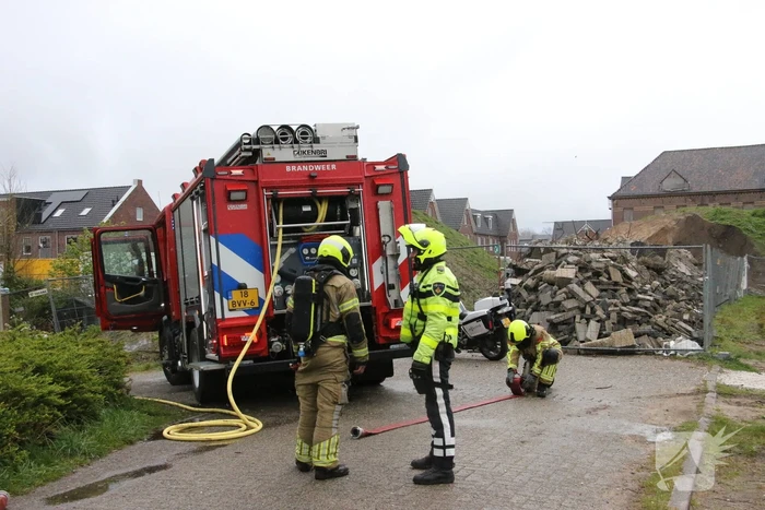 Brand in sloopwoning snel onder controle