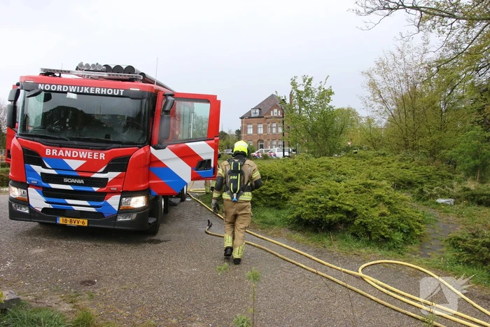 Brand in sloopwoning snel onder controle