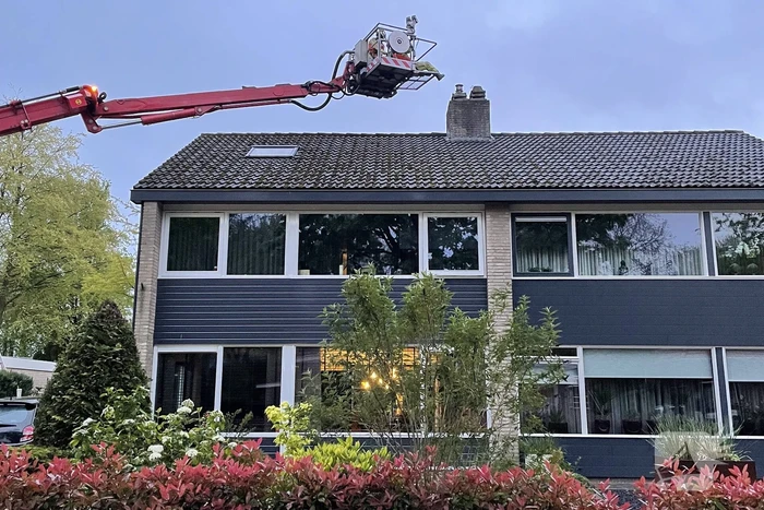 Brand in schoorsteen snel onder controle
