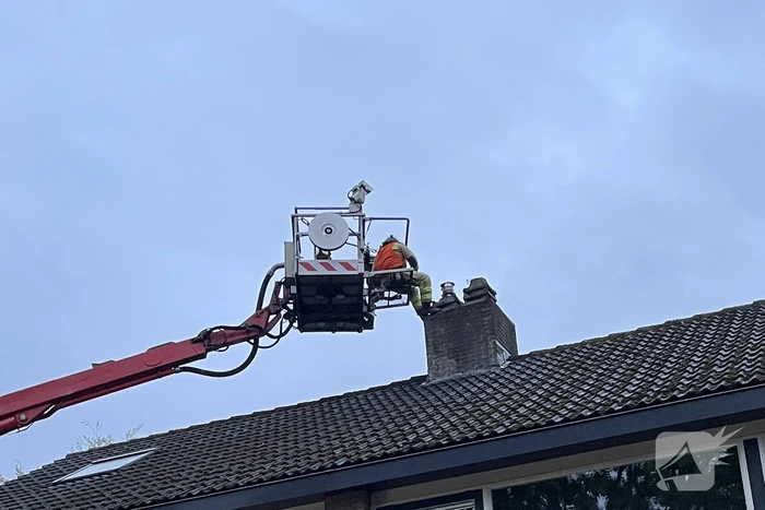 Brand in schoorsteen snel onder controle