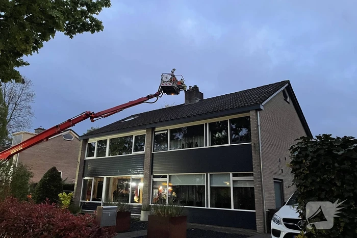 Brand in schoorsteen snel onder controle