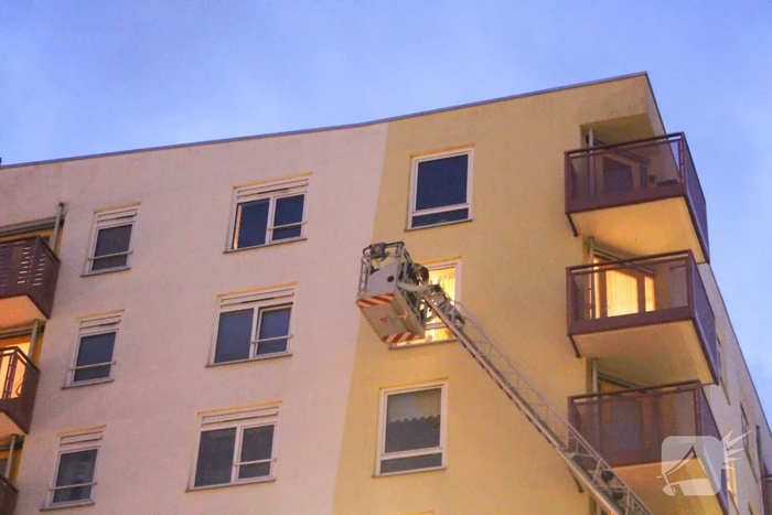 Brandweer zoekt oorzaak van vreemde lucht