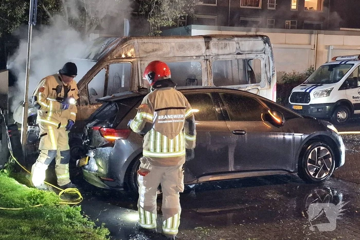 Personenbus verzorgingshuis verwoest door brand