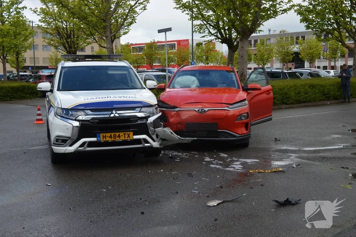 Handhavers betrokken bij auto-ongeluk