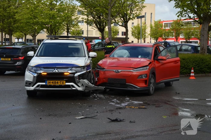 Handhavers betrokken bij auto-ongeluk