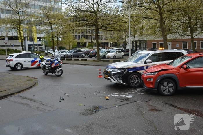 Handhavers betrokken bij auto-ongeluk