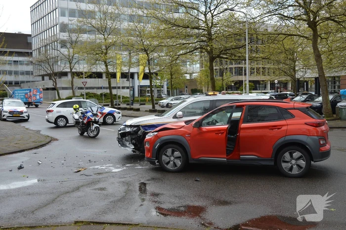 Handhavers betrokken bij auto-ongeluk