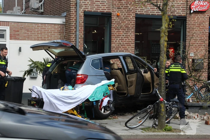 Automobilist richt ravage aan bij ongeval