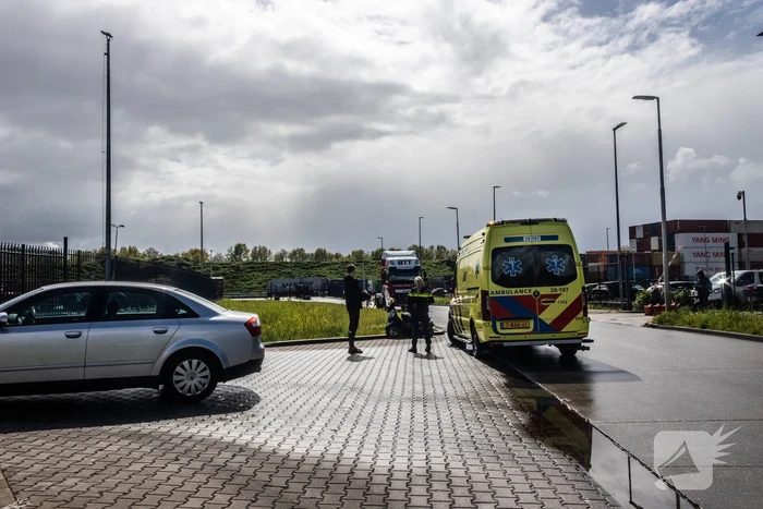 Scooterrijder aangereden door auto