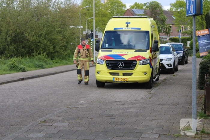 Brandweer blust woningbrand