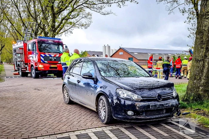 Bestelbus gekanteld na botsing