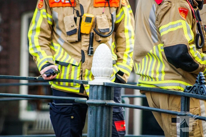 Brandweer onderzoekt bubbels in water