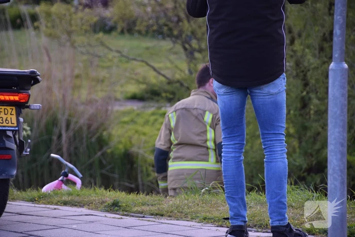 Korte zoekactie na aantreffen kinderfiets bij water