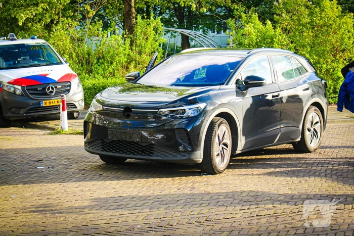 Automobilist en maaltijdbezorger in botsing