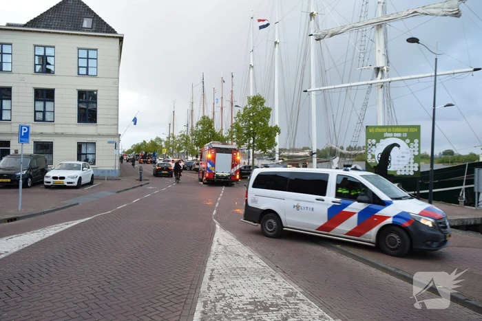 Persoon door hulpdiensten uit water gered