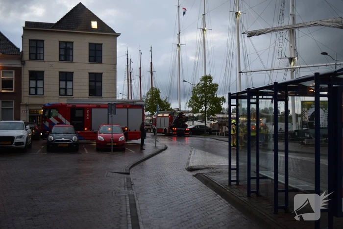 Persoon door hulpdiensten uit water gered