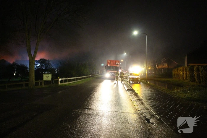 Grote uitslaande brand in stal