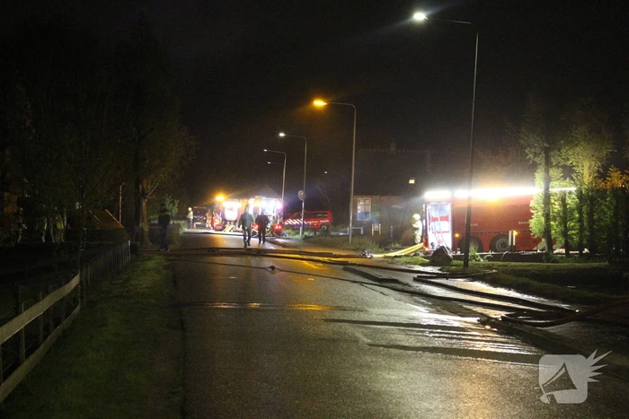 Grote uitslaande brand in stal