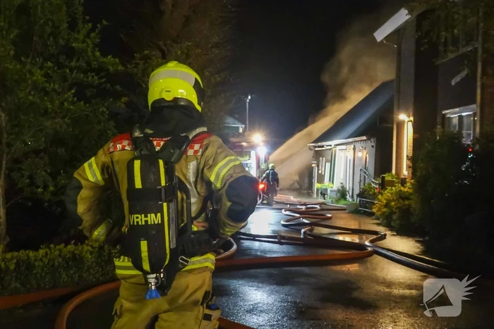 Grote uitslaande brand in stal