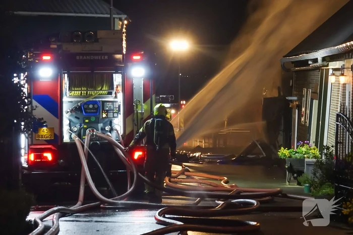 Grote uitslaande brand in stal