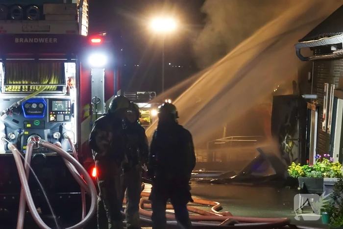 Grote uitslaande brand in stal