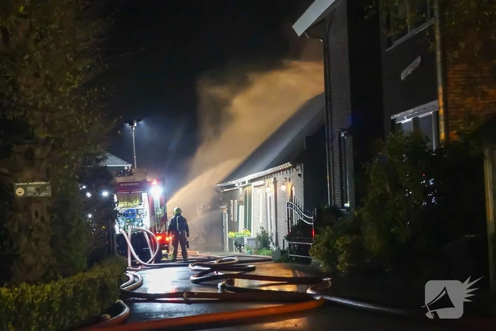 Grote uitslaande brand in stal