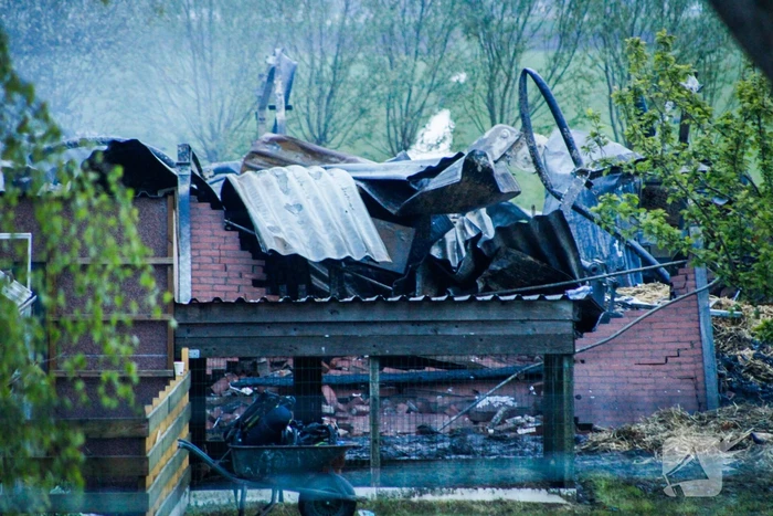 Enorme schade na verwoestende brand in stal