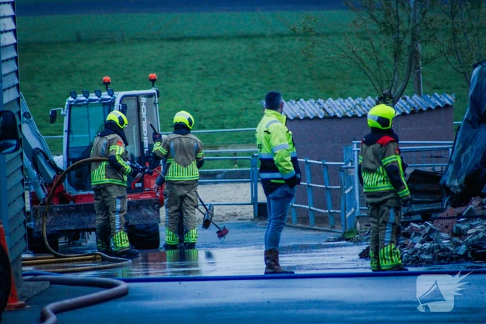 Enorme schade na verwoestende brand in stal