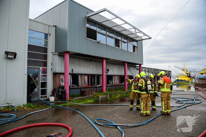 NL-alert afgegeven voor grote brand in industriepand