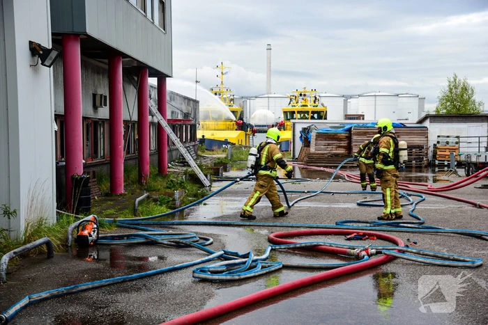 NL-alert afgegeven voor grote brand in industriepand